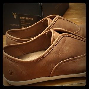 Frye Womens Mindy SlipOn 9.5 Sneaker Cognac